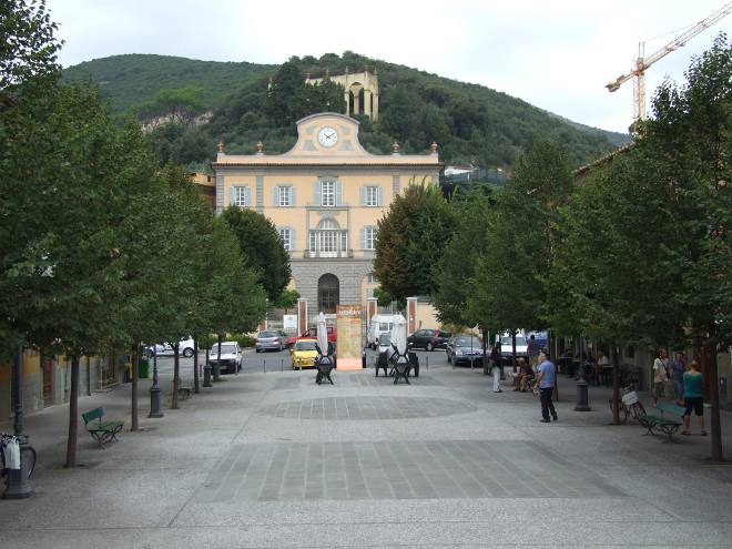 San_Giuliano_Terme,_piazza_Italia