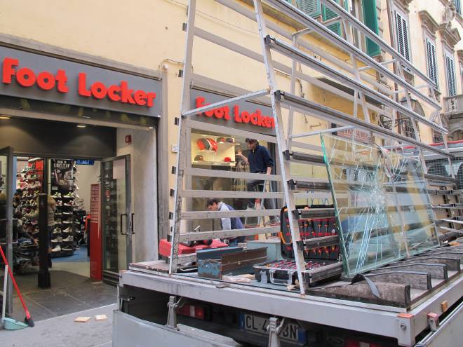 Footlocker Pisa martellata cronaca