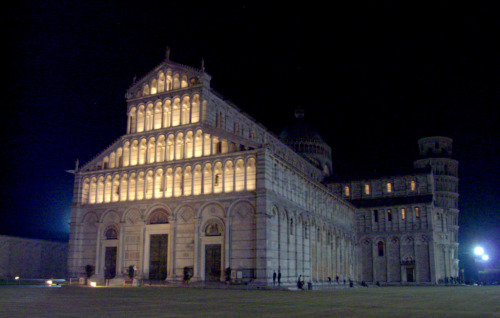 Dopo il concerto è piacevolissimo indugiare facendo due passi in piazza del duomo.