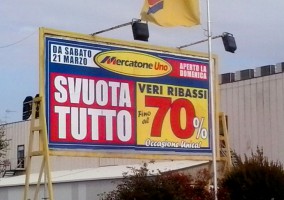 20150324_Mercatone Uno cartellone ribassi 102647